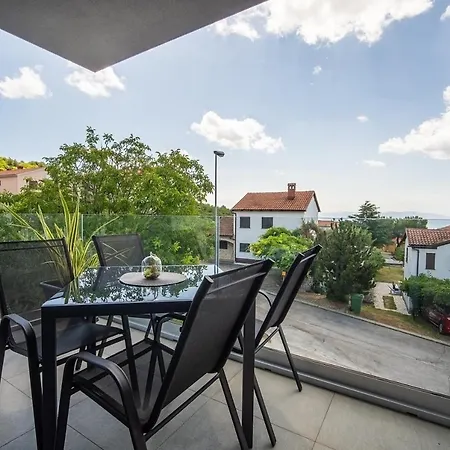 Lela Apartment *