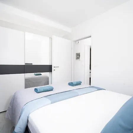 Lela Apartment *
