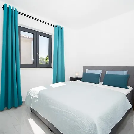 Lela Apartment *