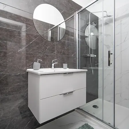 Lela Apartment *