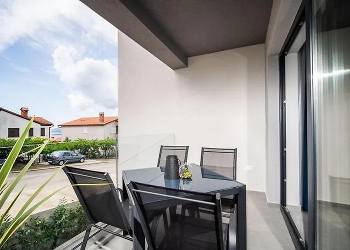 Lela Apartment *